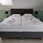 Bianco منزل للإقامة مينززدرويه